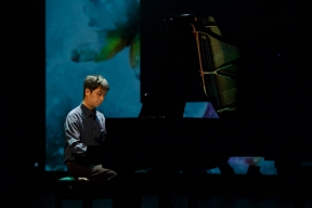 張鈺華表演鋼琴